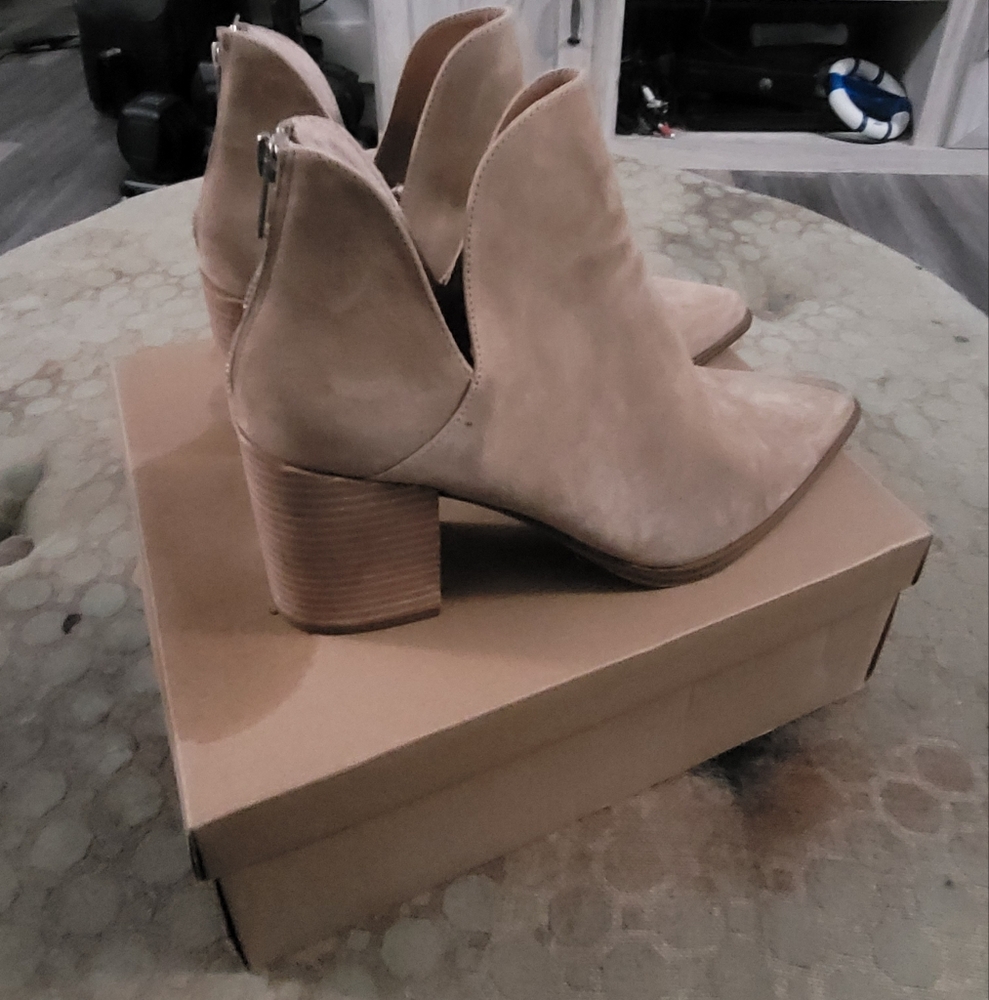 Steve Madden size 10 Women's Beige Ankle Boots